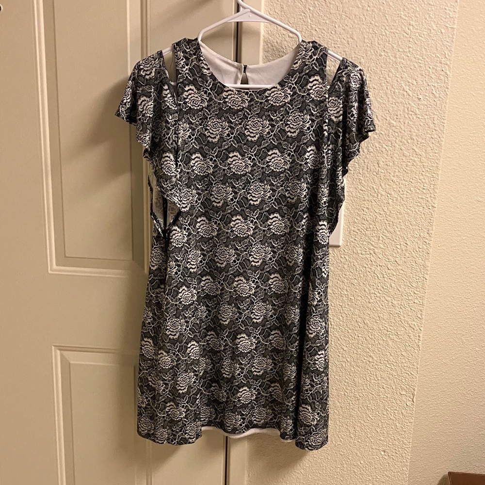 Black and White Lace pattern cut out sleeve top